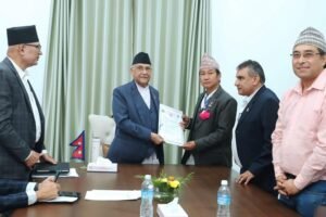 Read more about the article प्रधानमन्त्री ओलीद्वारा धरानको खानेपानी समस्या समाधानका लागि प्रक्रिया सुरु गरिएको घोषणा