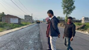 Read more about the article हर्कलाल मार्गमा तीव्र गतिमा कालोपत्रे तथा संरचनात्मक निर्माण