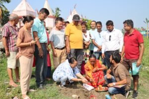 Read more about the article बिर्तामोड-१ स्थित अदुवा खोलामा ६६ मिटर तटबन्धन निर्माण सुरु, नगरप्रमुख प्रसाईद्वारा शिलान्यास