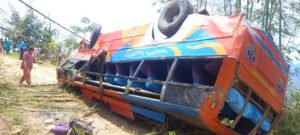 Read more about the article धनकुटामा बस दुर्घटनाः एकको मृत्यु, १३ जना घाइते