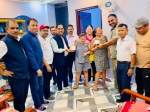 Read more about the article अपांगता भएका व्यक्तिलाई घरमै पुगेर नागरिकता वितरण