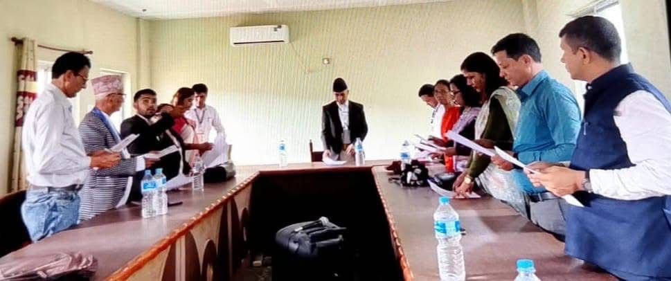 Read more about the article झापा अदालतमा थपिए १० मेलमिलापकर्ता, प्रमुख न्यायाधीश लुईंटेलले गराए सपथ