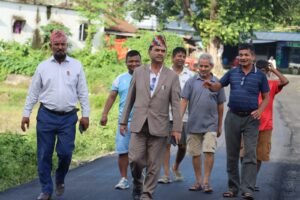 Read more about the article बिर्तामोड नगरपालिका वडा नम्बर २ स्थित चैतुबारीदेखि पश्चिमतर्फ कनकाई नगरपालिका वडा नम्बर ९ जोड्ने पञ्चरत्न मार्गको ७ सय मिटर खण्ड आज कालोपत्रे गरिएको छ।