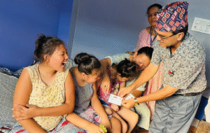 Read more about the article बिर्तामोडमा एकै घरका तीन दिदीबहिनीलाई बहुअपाङ्गता रातो कार्ड वितरण