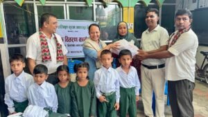 Read more about the article बिर्तामोड-३ स्थित मदरसा विद्यालयका १६३ विद्यार्थीलाई पोशाक वितरण