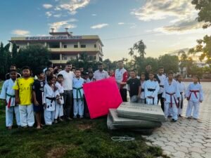 Read more about the article खेलकुदमा अग्रसर बिर्तामोड–३: कराते प्रशिक्षक दुर्गा निरौलालाई म्याट हस्तान्तरण