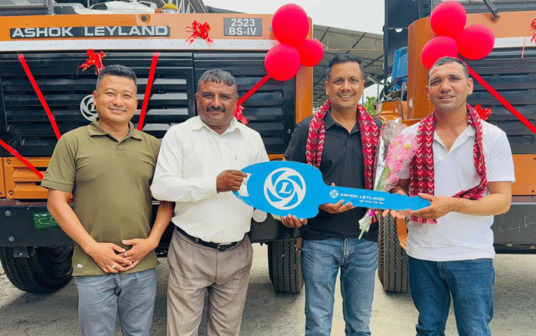 ढुवानी सेवा विस्तार गर्दै पूर्वेलीले खरिद गर्यो दुई वटा अशोक लेल्यान्ड ट्रक