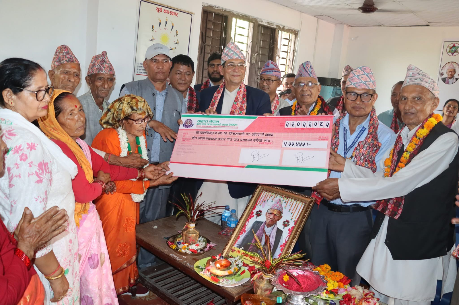 Read more about the article कार्की परिवारको उदाहरणीय योगदान : बालनिकुञ्ज विद्यालयमा ५ लाख ५५ हजारको अक्षयकोष स्थापना