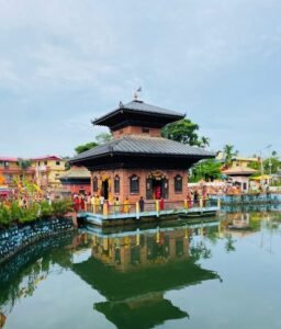 Read more about the article साउने सोमबार अर्जुनधारा जलेश्वरधाममा भक्तजनको घुइँचो