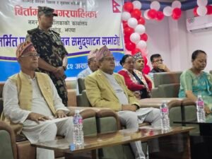 Read more about the article बिर्तामोडमा नवनिर्मित प्रशासनिक भवन उद्घाटन, सभामुख घिमिरेबाट धनीपुर्जा वितरण