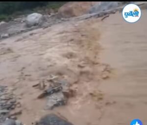 Read more about the article हिजो देखी अपराह्नदेखि परेको अविरल वर्षाका कारण  आवागमन अवरुध्द 