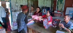 Read more about the article सभामुख घिमिरेको पहलमा अपांग व्यक्तिहरुलाई झुल तथा लौरो वितरण