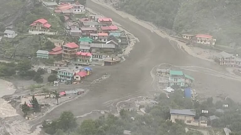 उत्तराखण्डको उत्तरकाशीमा भीषण क्लाउडबर्स्ट, ४ जनाको मृत्यु, दर्जनौं बेपत्ता