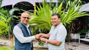 Read more about the article  नेता शिव ढुङ्गेलद्वारा पत्रकार उपचार कोषलाइ आर्थिक सहयोग 