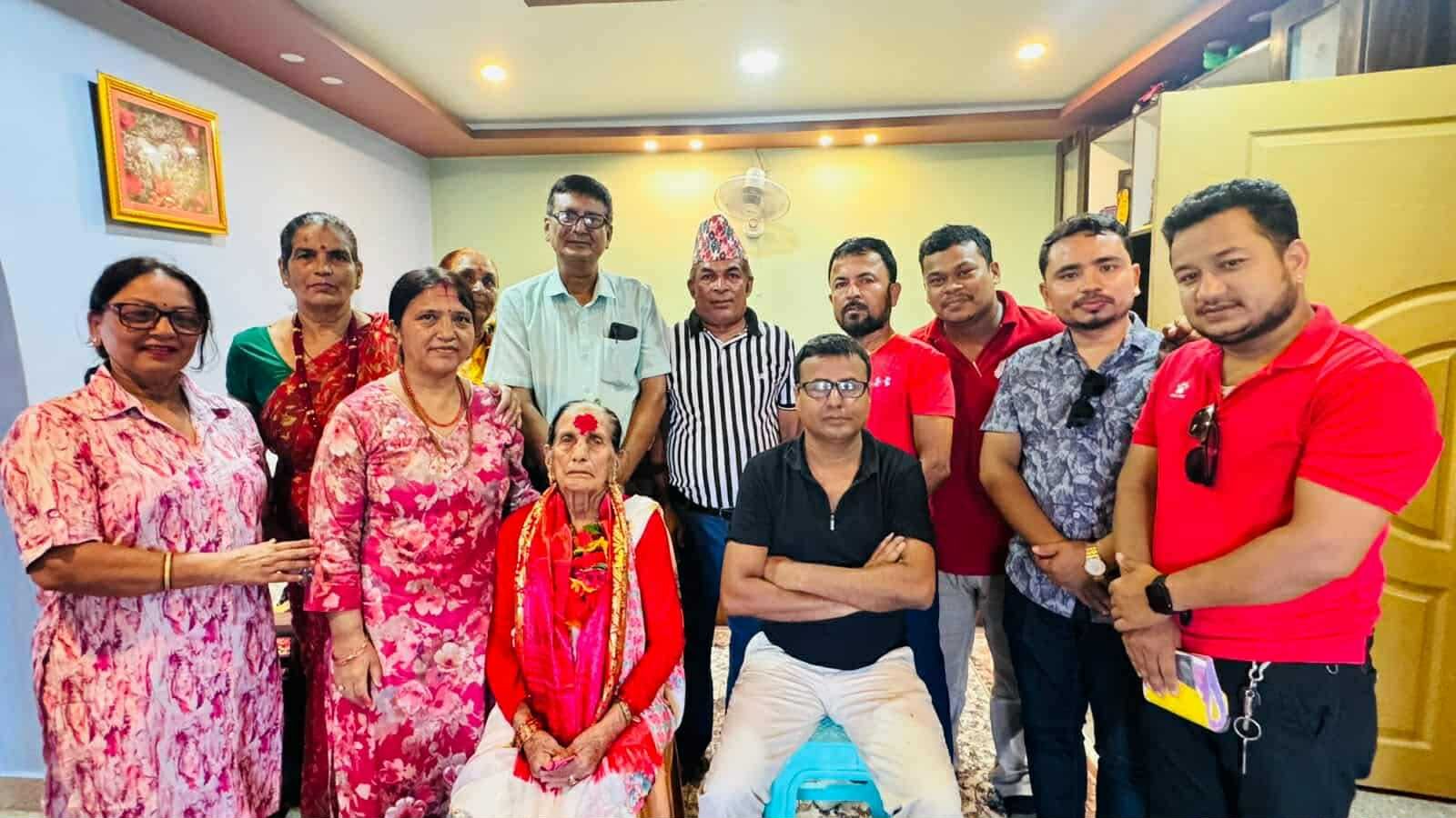 Read more about the article पत्रकार उपचार सहयोग कोषमा ९० वर्षीय राधादेवी खरेलले सहयोग 