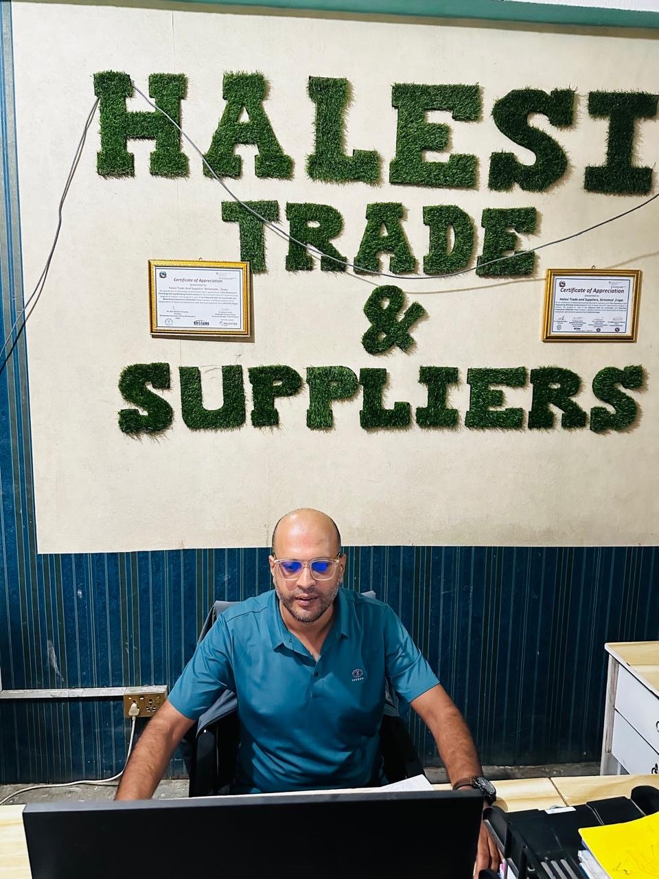 Read more about the article बिर्तामोडका सफल व्यवसायी केशब निरौलाले भवन पुर्ननिर्माण अभियानमा ६५००० हजार सहयोग