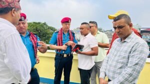 Read more about the article प्रहरी महानिरीक्षक खापुङद्वारा अनारमनी र जिल्ला ट्राफिक प्रहरी कार्यालयको अनुगमन