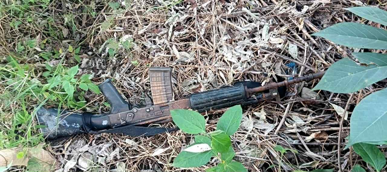 Read more about the article बिर्तामोड–६ मा वेवारिसे अवस्थामा इन्सास हतियार फेला