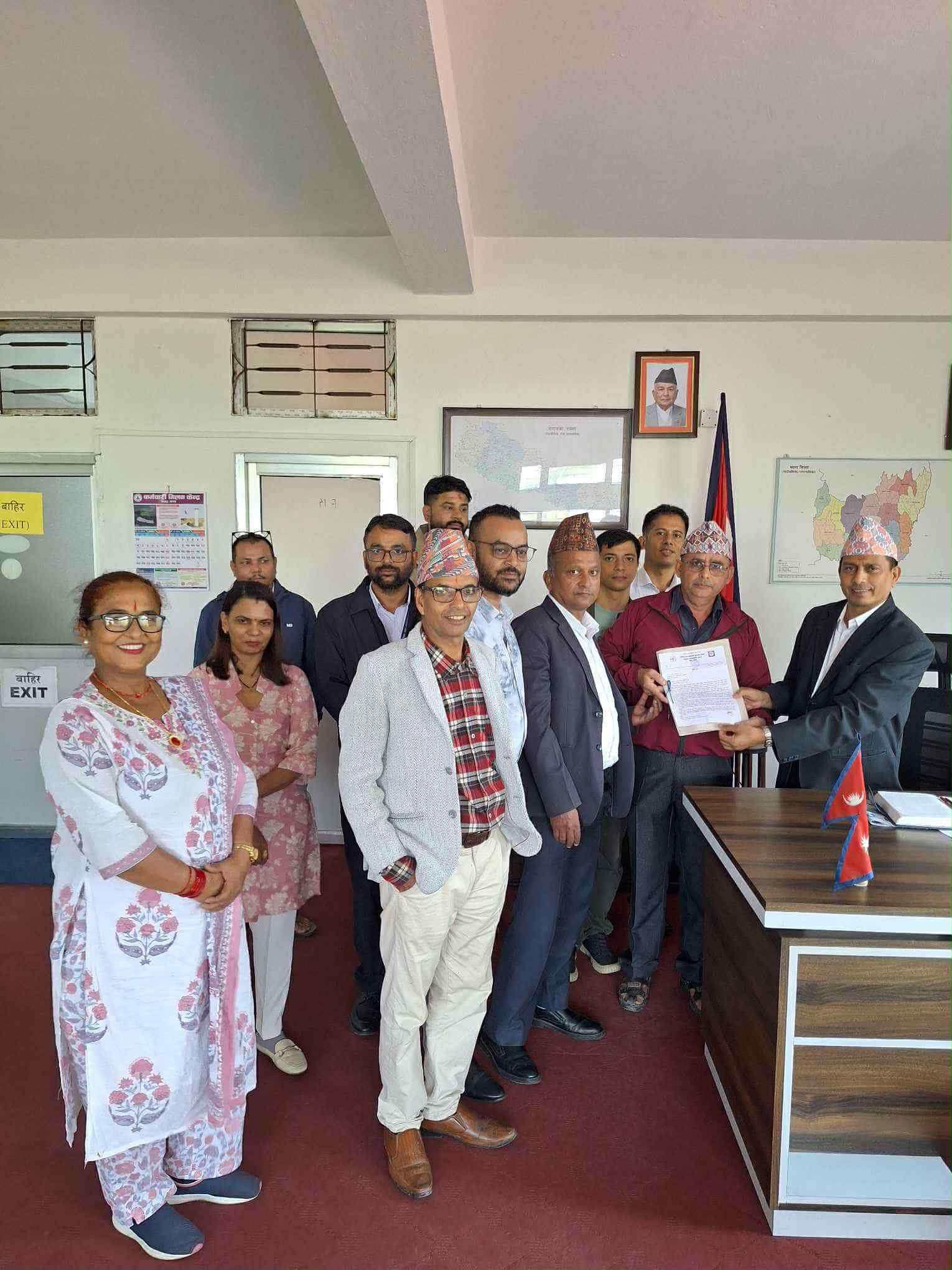 Read more about the article स्वास्थ्यकर्मी महासंघद्वारा प्रमुख जिल्ला अधिकारीलाई ज्ञापनपत्र