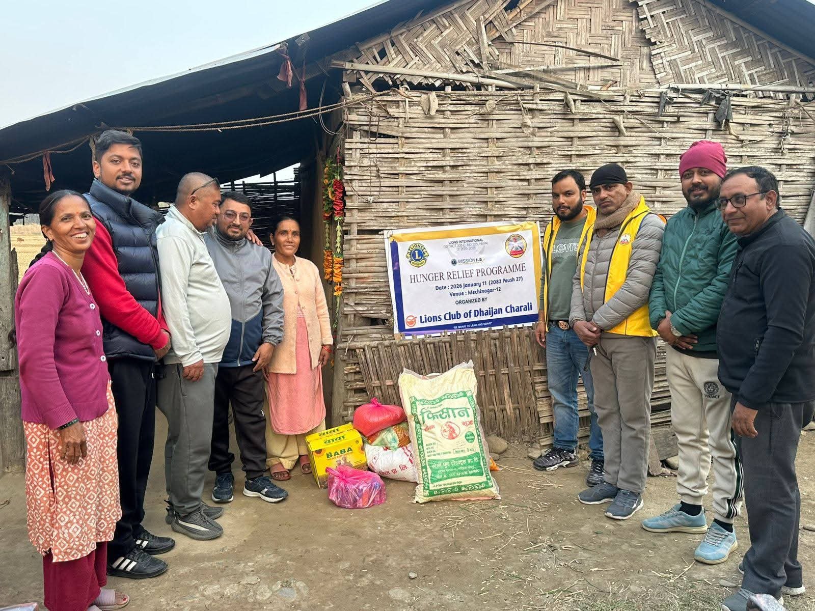 लायन्स क्लब अफ धाइजन चारालीद्वारा खाद्यान्न सहयोग