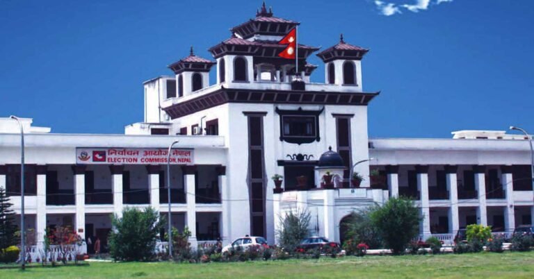 कुलमान घिसिङको उज्यालो नेपाल पार्टी छुट्टै बन्दसूची बोकेर निर्वाचन आयोग 