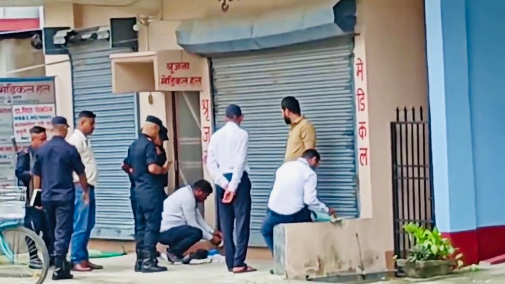 झापामा चारवटा औषधि पसल शिल गरियो