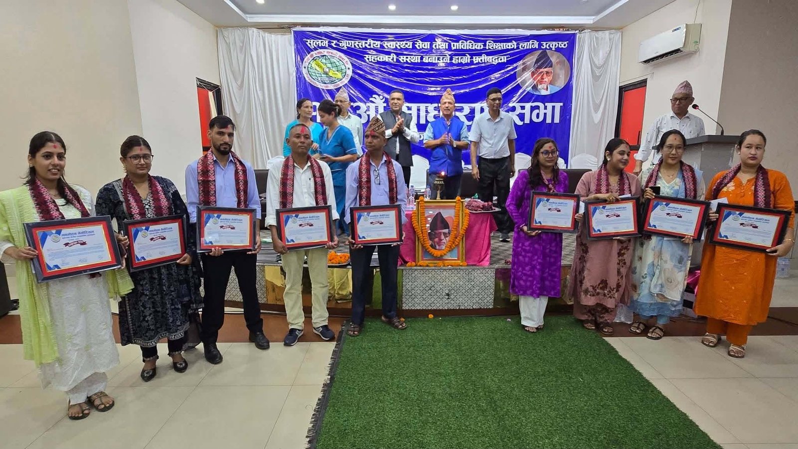 Read more about the article पूर्वाञ्चल स्वास्थ्य सहकारीको १४औँ साधारण सभामा उत्कृष्ट कर्मचारीहरू पुरस्कृत